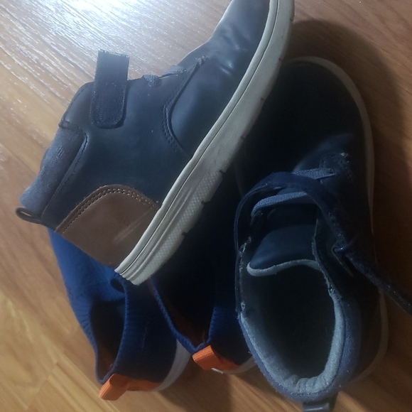 Shoes - Picture 7 of 8